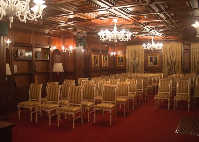 Family Hotel: Hotel Opera